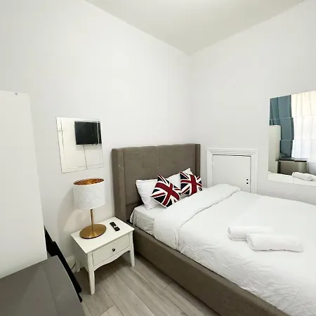 Pink Door Guesthouse-3